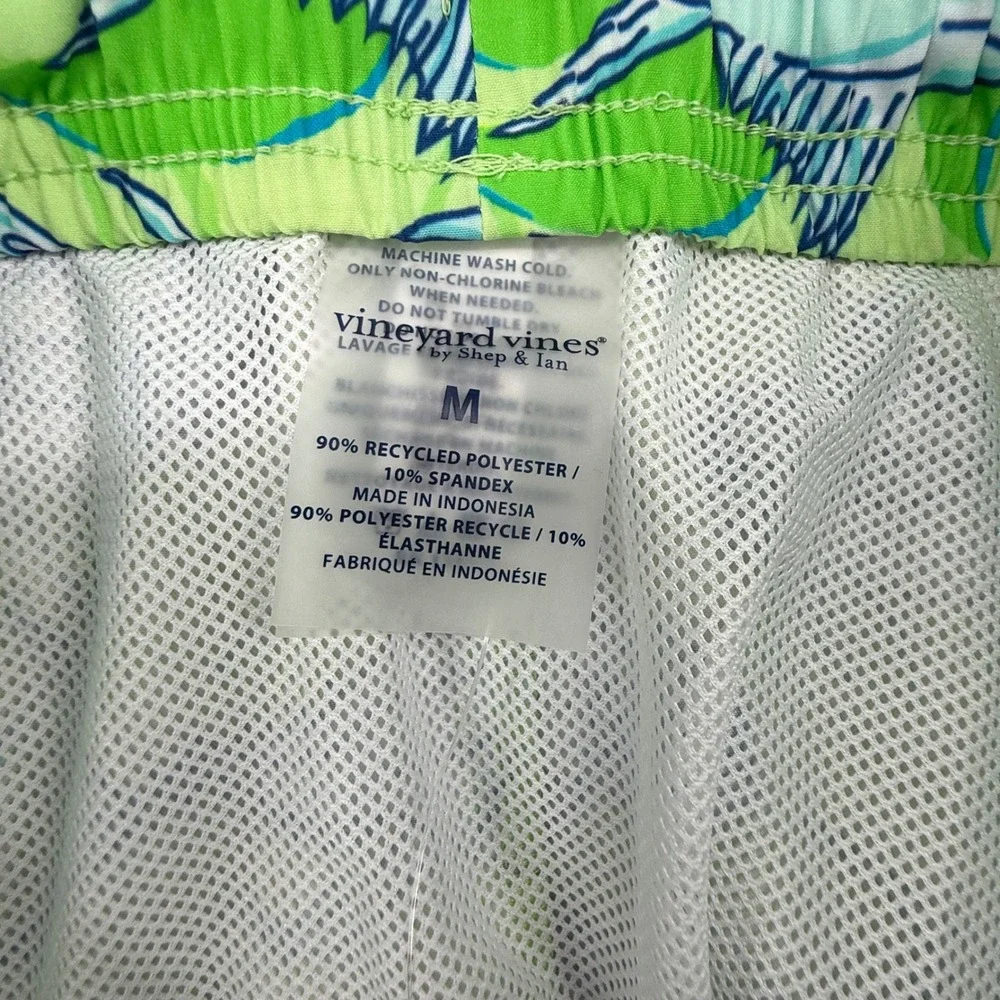 Vineyard Vines Swim Trunks Mens Size M Green NEW 7 Inch Printed Chappy Tuna Fish